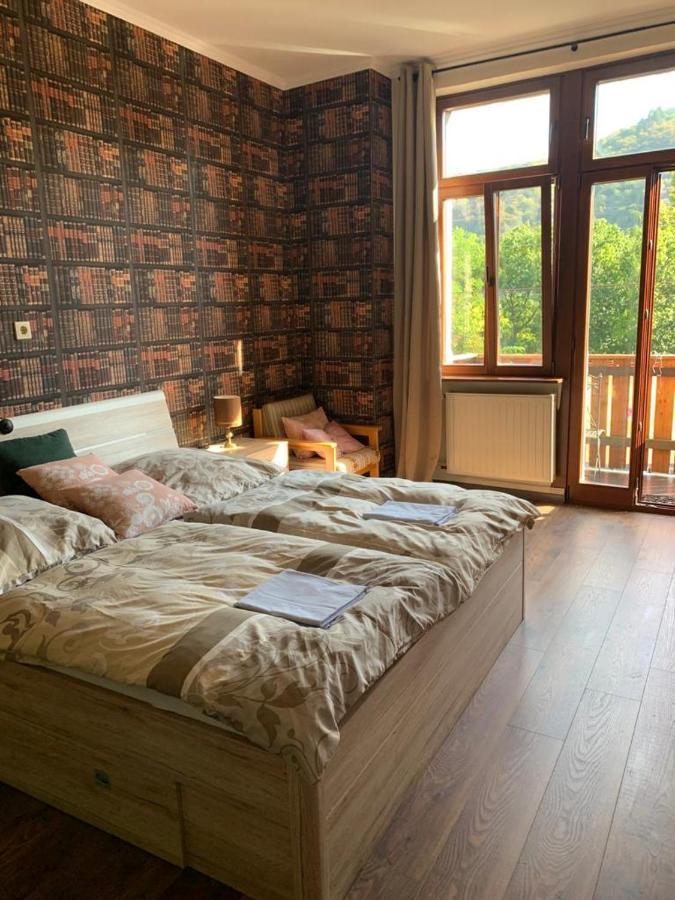 Hotelzimmer Im Alten Reihenhaus Auf Der Stadtmauer Бахарах Экстерьер фото