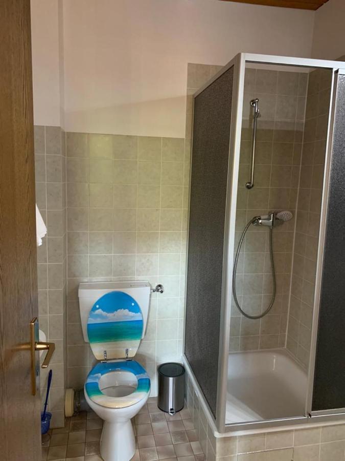 Hotelzimmer Im Alten Reihenhaus Auf Der Stadtmauer Бахарах Экстерьер фото