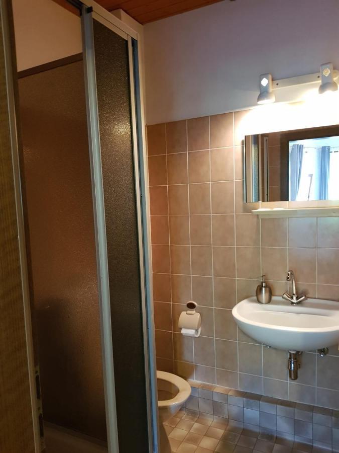 Hotelzimmer Im Alten Reihenhaus Auf Der Stadtmauer Бахарах Экстерьер фото