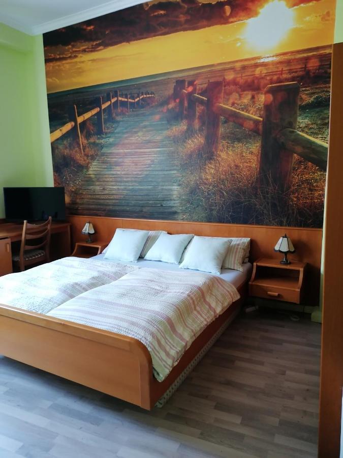 Hotelzimmer Im Alten Reihenhaus Auf Der Stadtmauer Бахарах Экстерьер фото